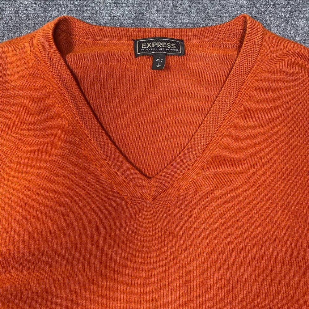 Express‎ Men's V-Neck Sweater Burnt Orange size L extra fine merino wool